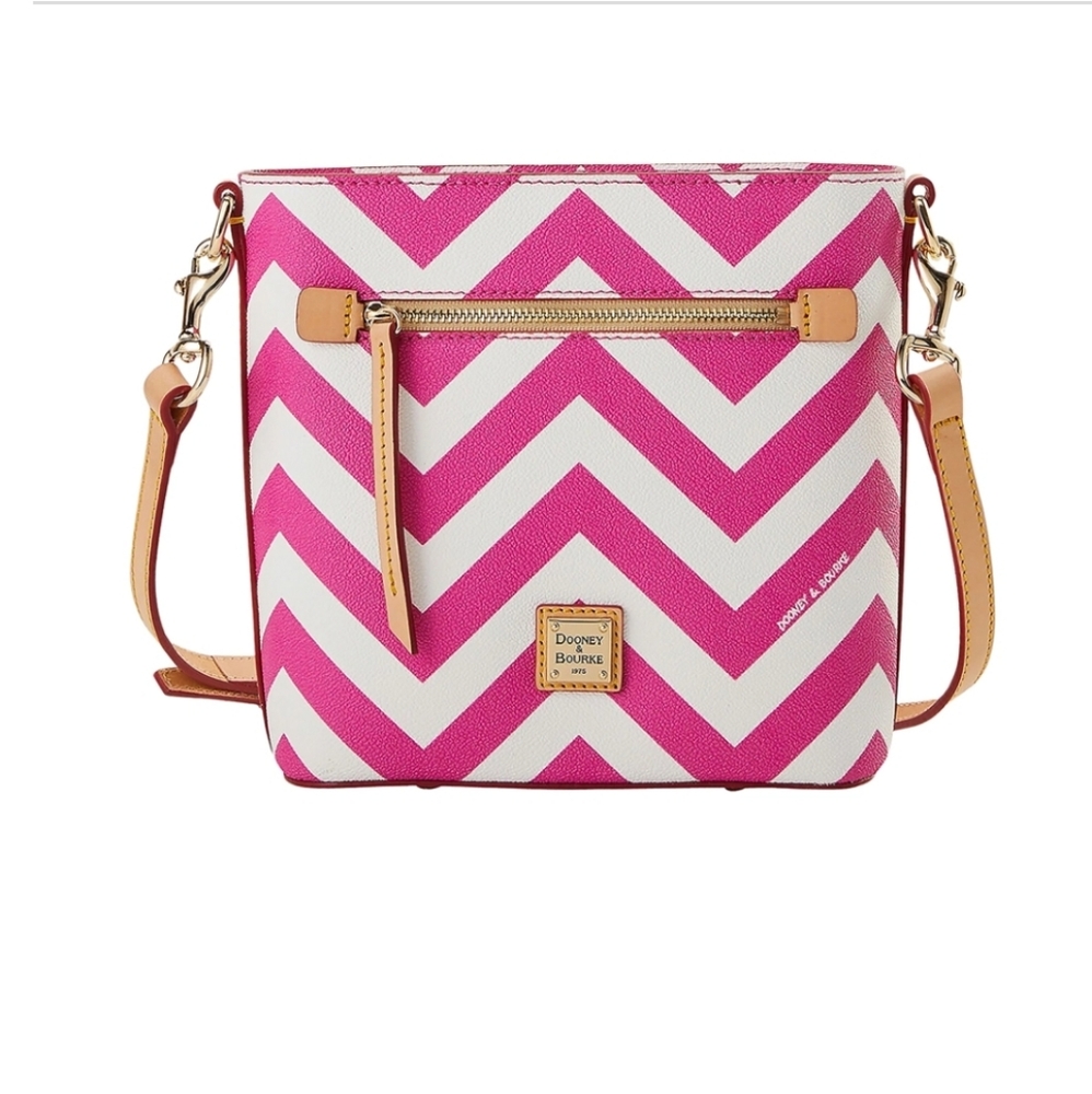 NWT Dooney & Bourke Small Zip Crossbody- Chevron Fuchsia/White - Picture 2 of 12
